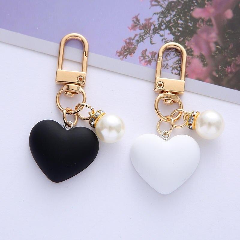 Black White Frosted Heart Keychain with Pearl Charms Trendy Headphone Case Bag Ornaments for Couples Friendship Gift Accessories